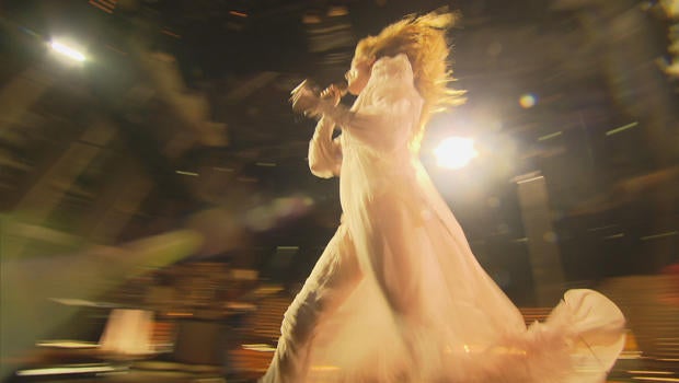 florence-welch-performs-hunger-620.jpg