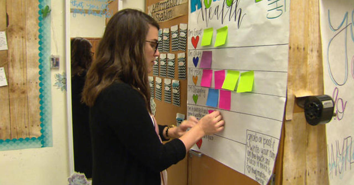 Teacher uses "mood notes" to help students open up about their feelings