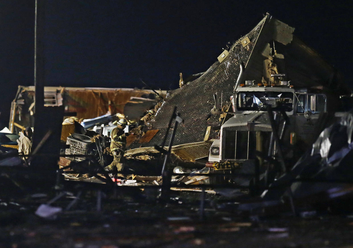 El Reno, Oklahoma, tornado today At least two dead and hotel leveled