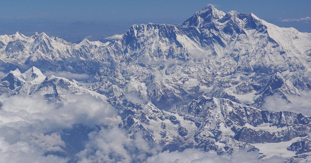 American and Swiss climbers die on Everest in year's first fatalities on mountain