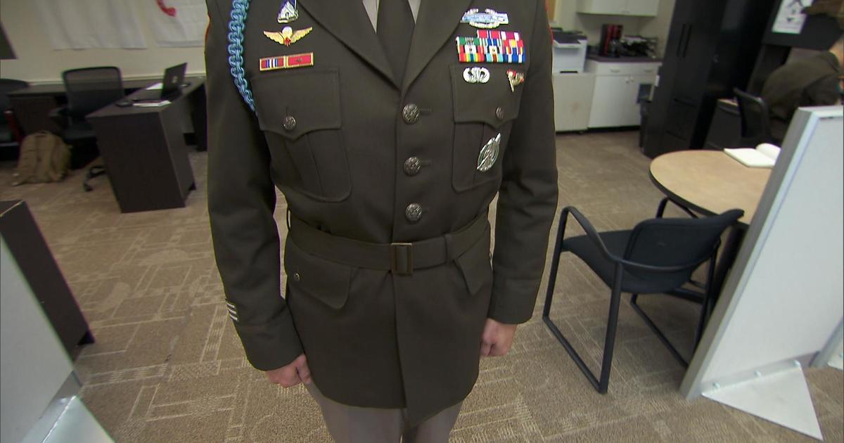 The Army S New Uniforms Are A Nod To The Greatest Generation CBS News   0703 En Armyuniforms Martin3 