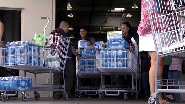 Puerto Rico residents buying supplies before the storm. (CBS NEWS)