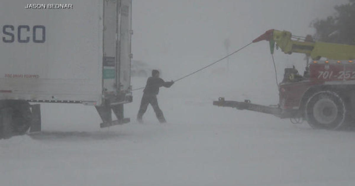North Dakota slammed with more than 2 feet of snow, causing whiteouts