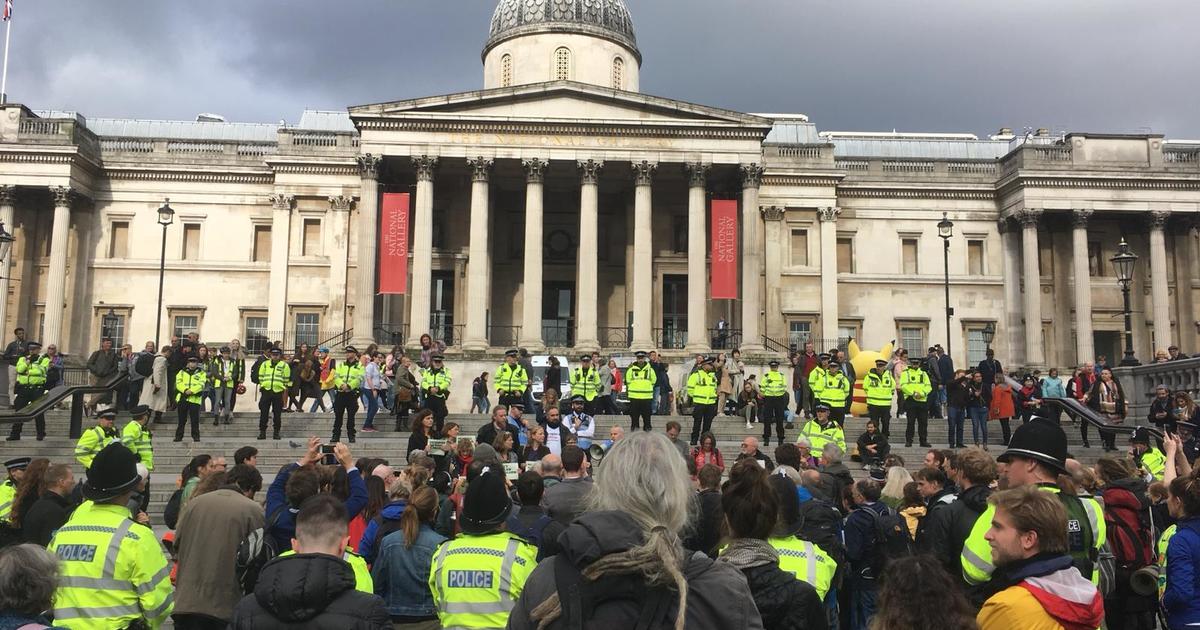 Extinction Rebellion: London climate change activists defy police ban to keep protests going - CBS News