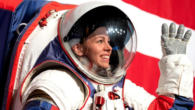 1017-en-allfemalespacewalk-strassman-1953985-640x360.jpg