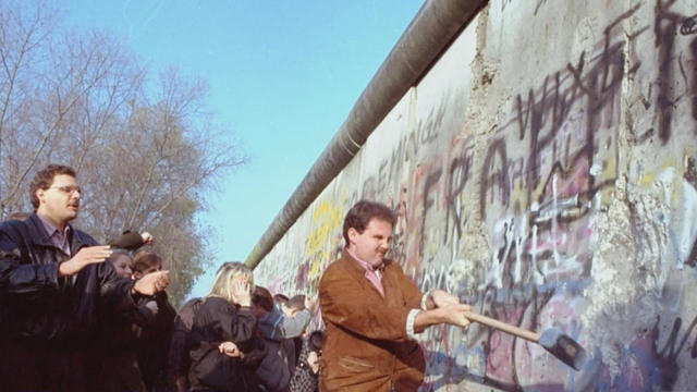 1106-grc-cbsn-aftermathberlinwall-1971535-640x360.jpg 