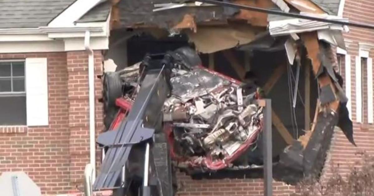 2 killed in car that crashed into office building's 2nd floor