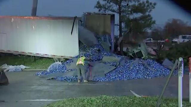 beer-cans-on-I-45-1.jpg 
