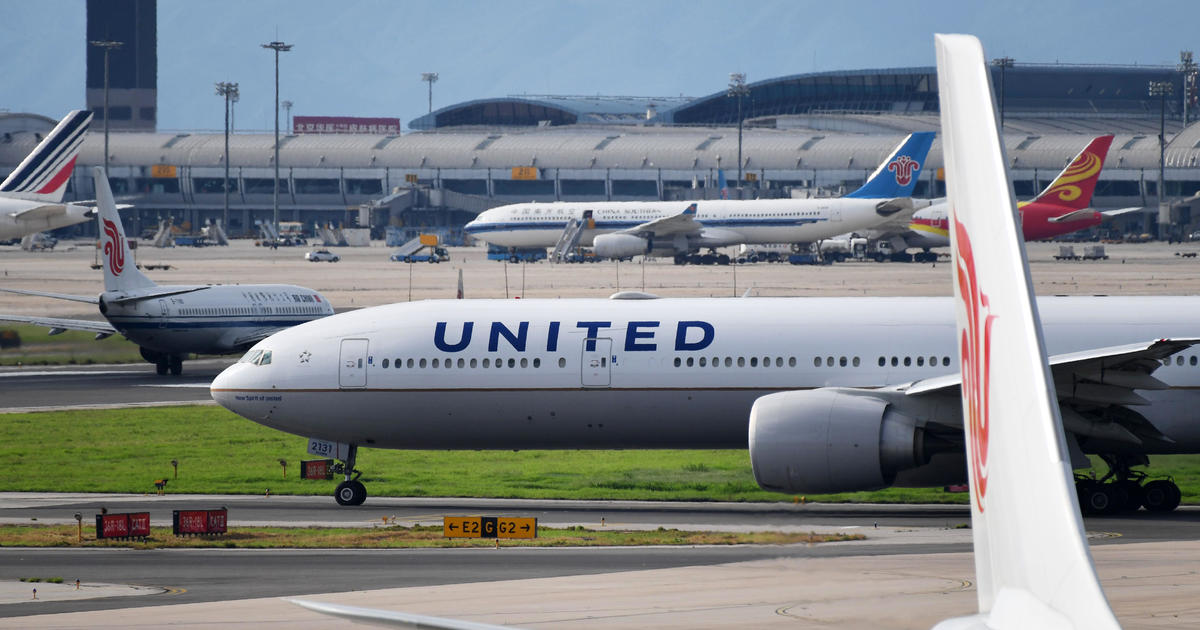 United Airlines Cutting Half Its Flights As Coronavirus Slams Travel Cbs News