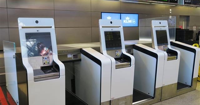 LAX Begins Using SelfService Luggage CheckIn System CBS Los Angeles
