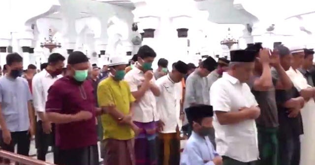 Muslims celebrate Ramadan amid coronavirus restrictions