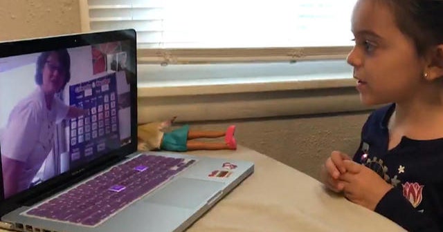 Teacher infected with coronavirus continues her remote class