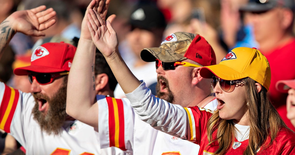 Kansas City Chiefs ban fans from wearing headdresses and Native
