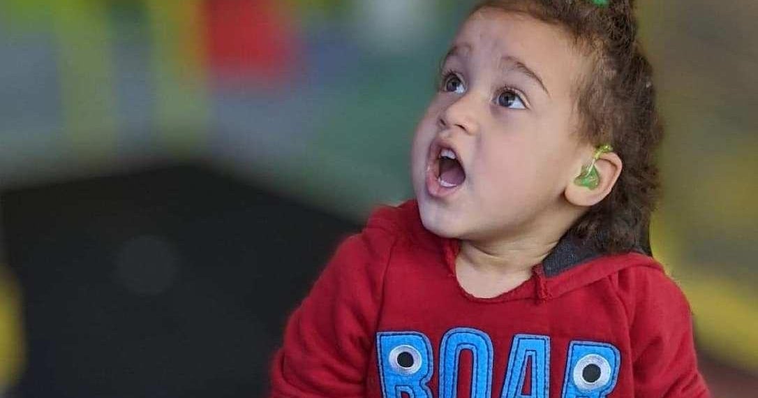 Kansas 2-year-old hears for the first time thanks to cochlear implants - Vimarsana News