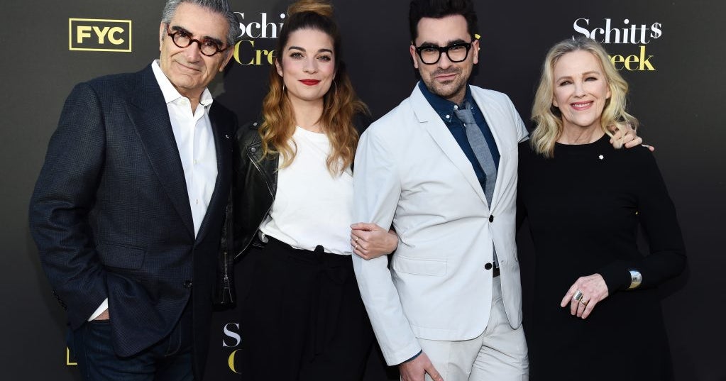 Dan Levy Tweets Chicago's 'Schitt's Creek' PopUp Is Not Sanctioned By The Show CBS Chicago