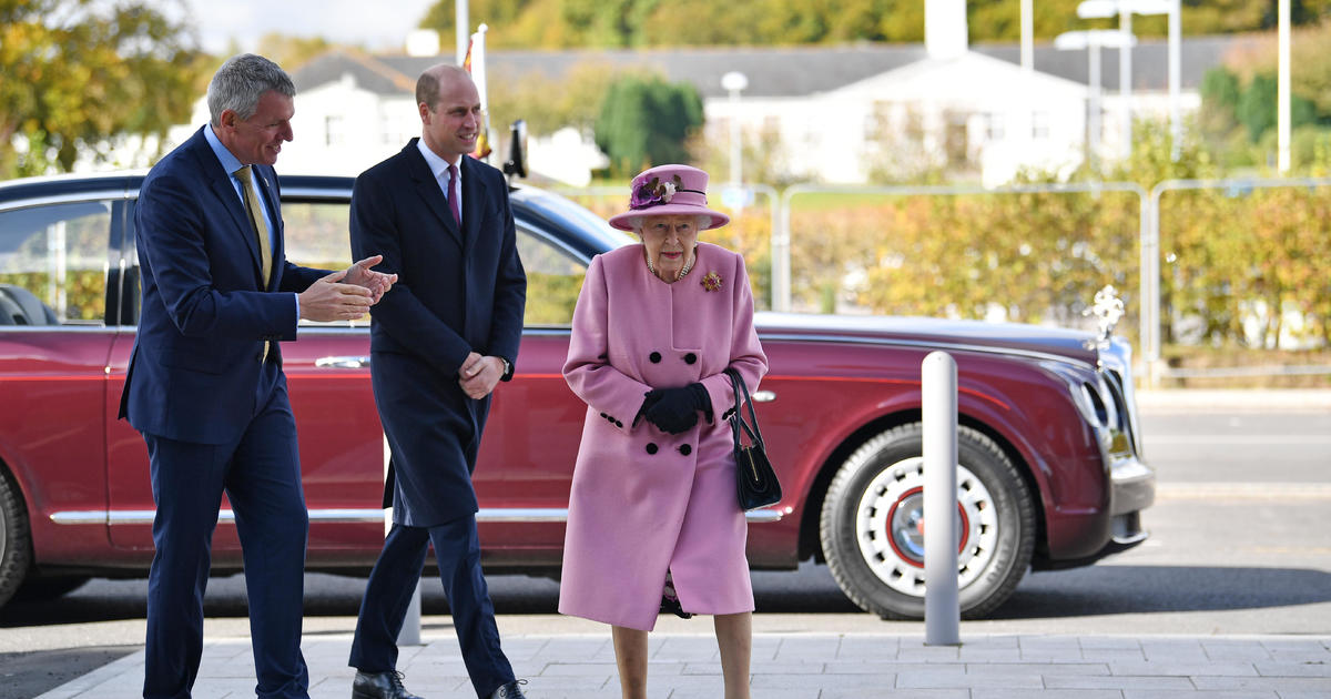 Queen Elizabeth Ii Leaves Her Covid Bubble To Visit U K Chemical Weapons Facility Cbs News