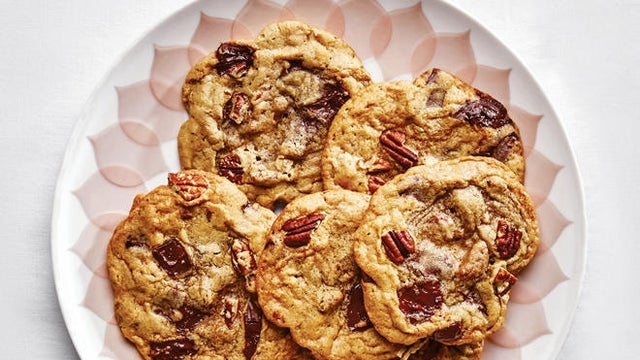 pecan-pumpkin-spice-chocolate-chip-cookies-bon-appetit-660.jpg 