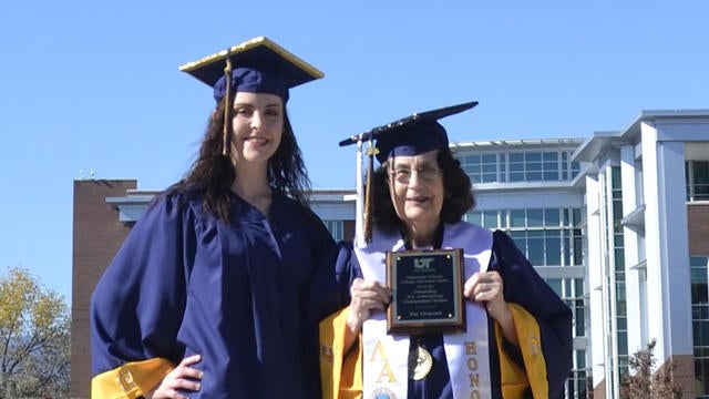 what to get your girlfriend for graduating college