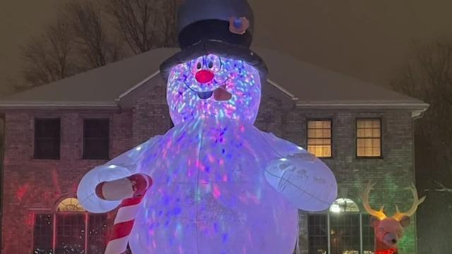 cbsn-fusion-mysterious-snowmen-are-taking-over-a-pennsylvania-town-thumbnail-613569-640x360.jpg 