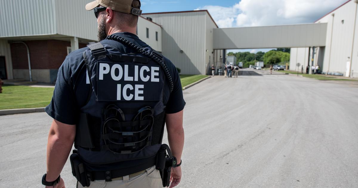 ICE deportation agents ordered not to detain crime victims