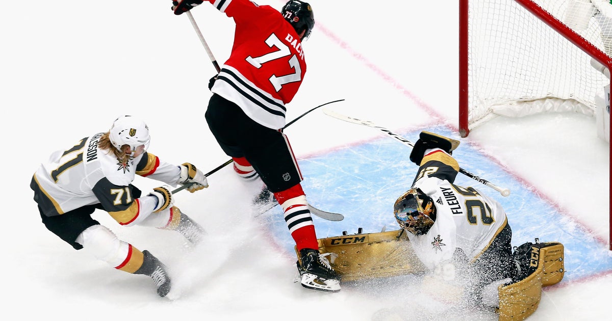 Kirby Dach Rejoins Blackhawks Practice After Breaking Wrist During