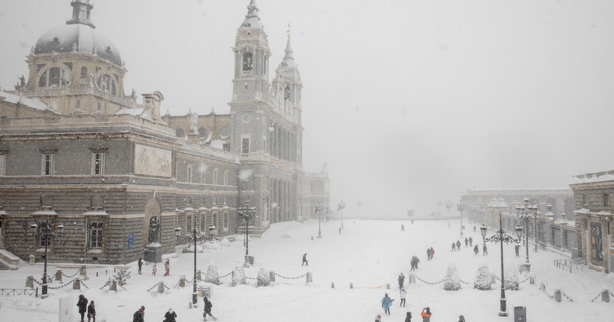Une rare tempête de neige en Espagne fait 4 morts et gèle le pays