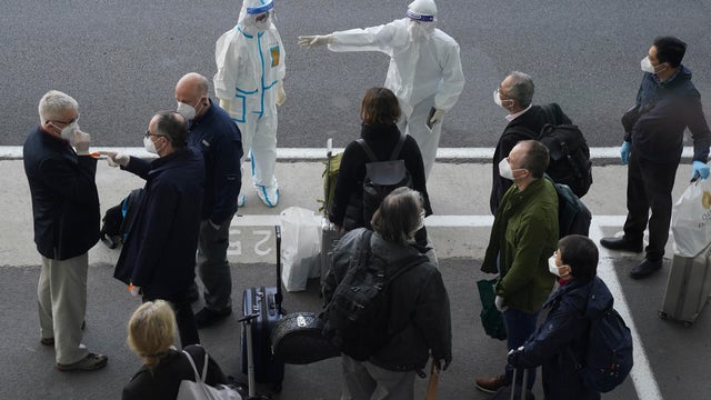 APTOPIX Virus Outbreak China Investigators