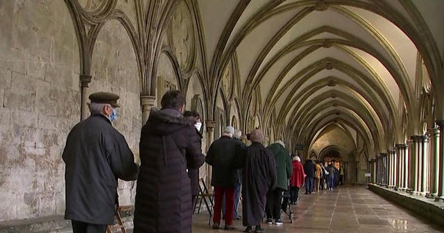 Mass vaccinations in movie theaters, cathedrals and other venues closed during lockdown