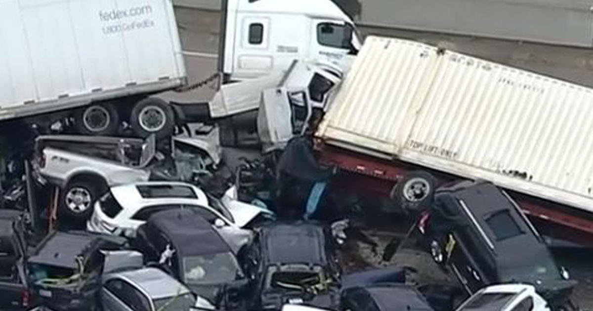 At least 5 killed in car pileup in Texas that left drivers stuck in vehicles