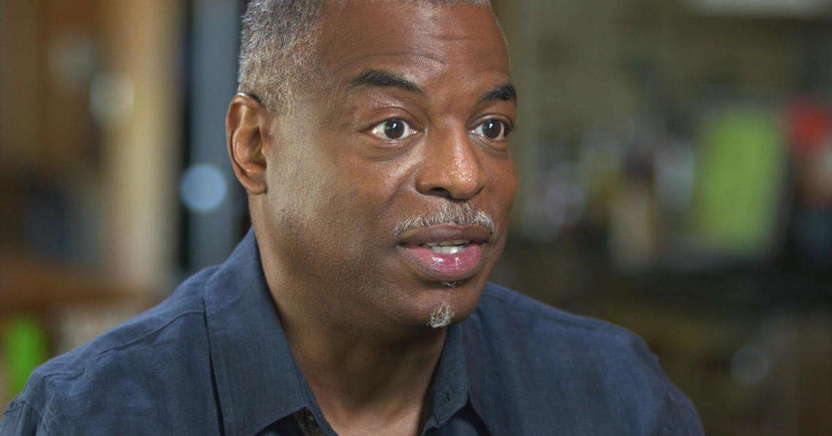 "Reading Rainbow's" LeVar Burton wants to host "Jeopardy!" – and fans have created a petition to get him there