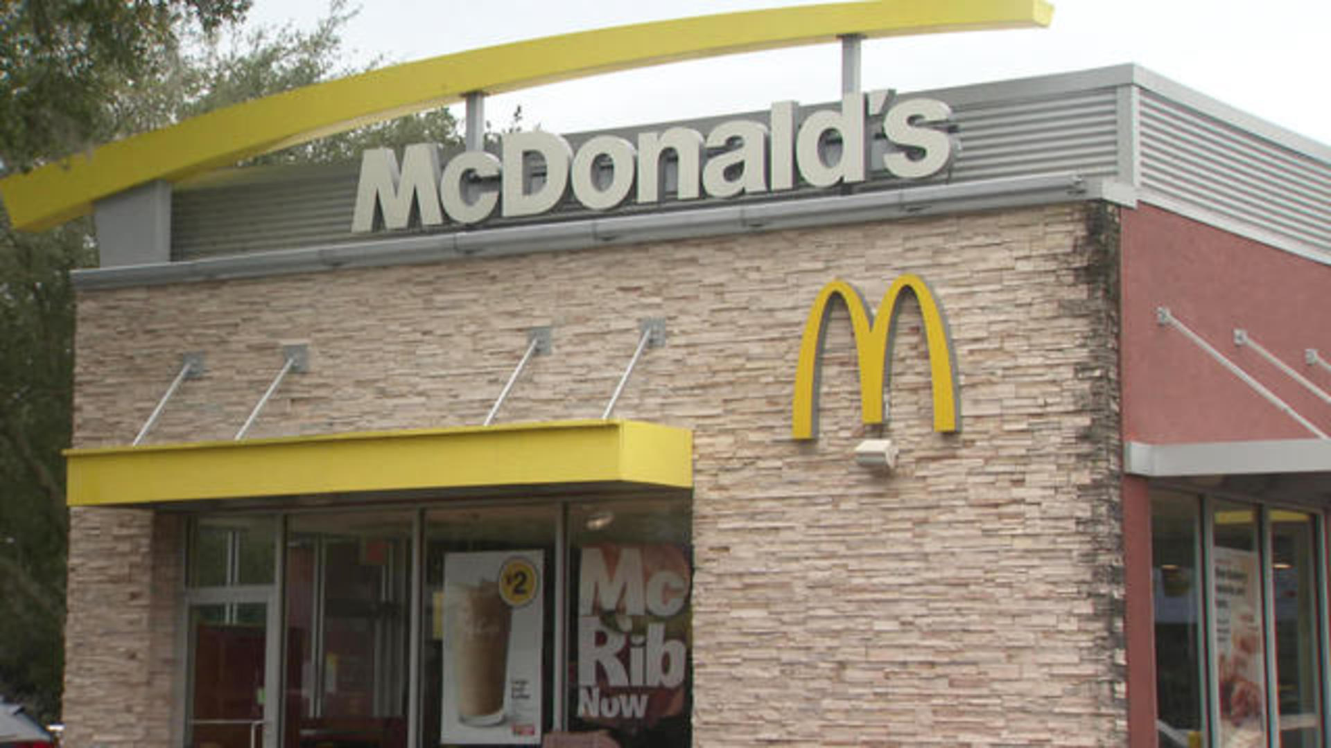 Accusations Of Abuse Harassment In Workplace At Mcdonald S Franchisees Cbs News