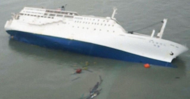 Ferry tragedy: Divers struggle to recover victims