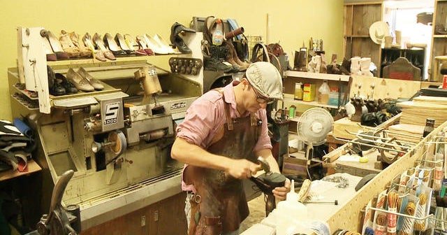 Shoe cobblers make a comeback CBS News