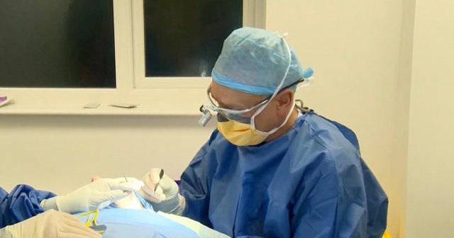 Young Brits rushing to reverse earlobe error