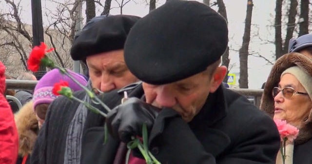 Russians pay respects to slain opposition leader Boris Nemtsov