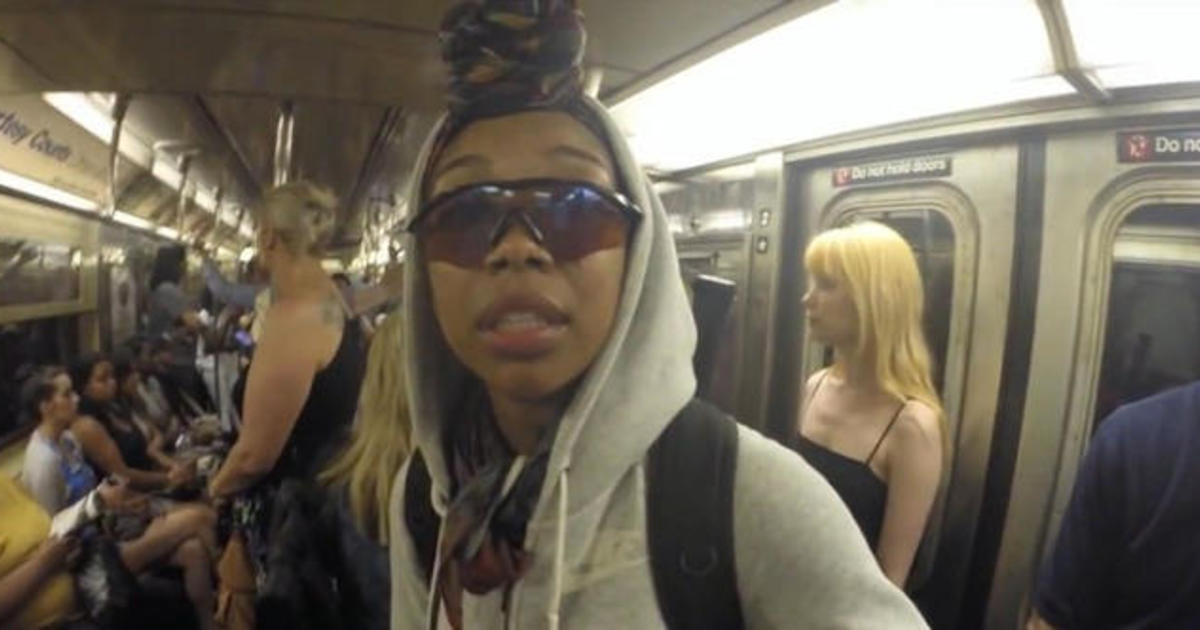 Brandy Goes Unrecognized Singing On Nyc Subway Cbs News