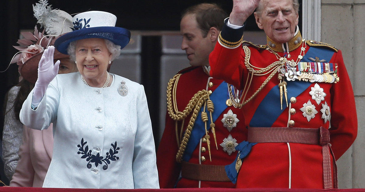 queen-elizabeth-carries-out-1st-in-person-royal-duty-since-philip-s-death