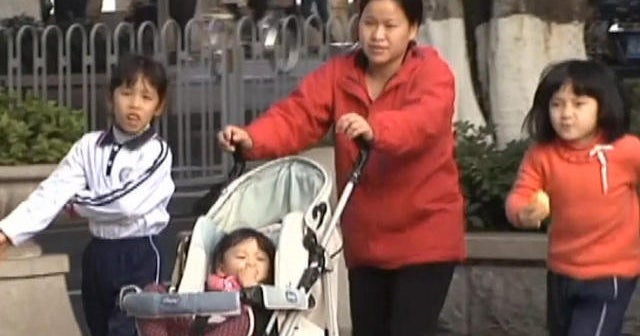 China ends controversial one-child policy