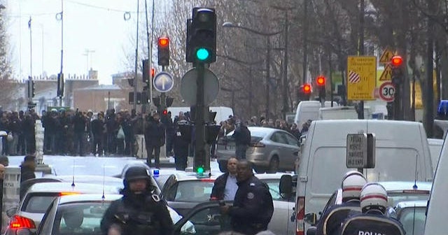 Paris police shoot man with possible suicide belt
