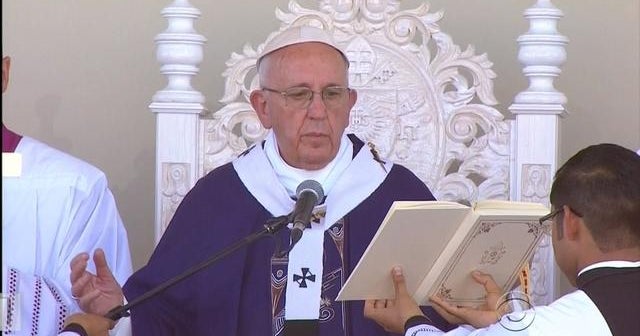 Pope Francis jumps into immigration discussion