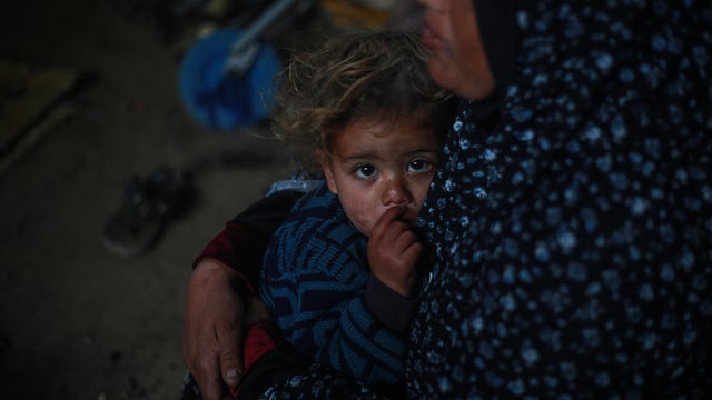 Palestinian refugees in Gaza await aid during Ramadan 