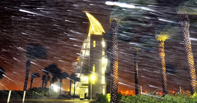 10/7: Hurricane Matthew weakens, but still dangerous; Floridians faced hurricane danger with compassion