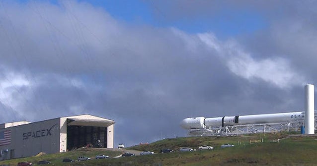SpaceX gives rocket launch another try