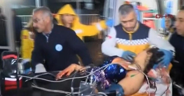 Search for gunman in Istanbul nightclub attack