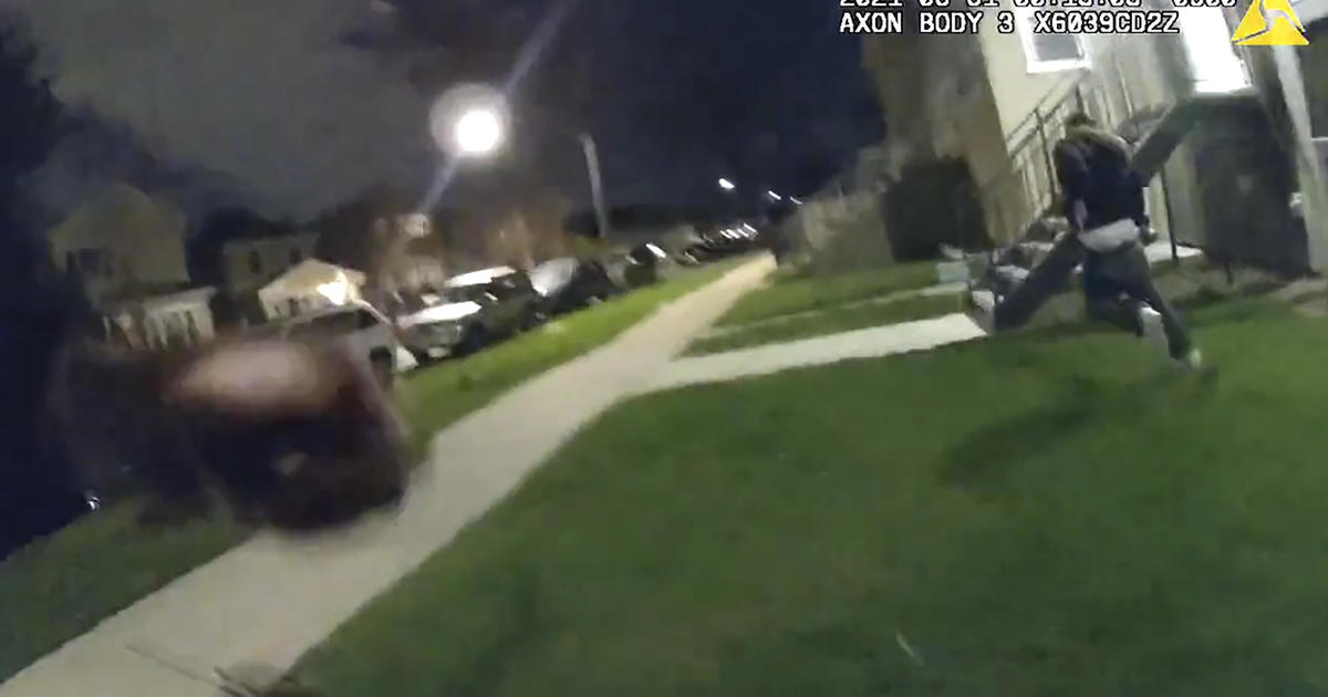 Videos show police fatally shooting Anthony Alvarez in Chicago