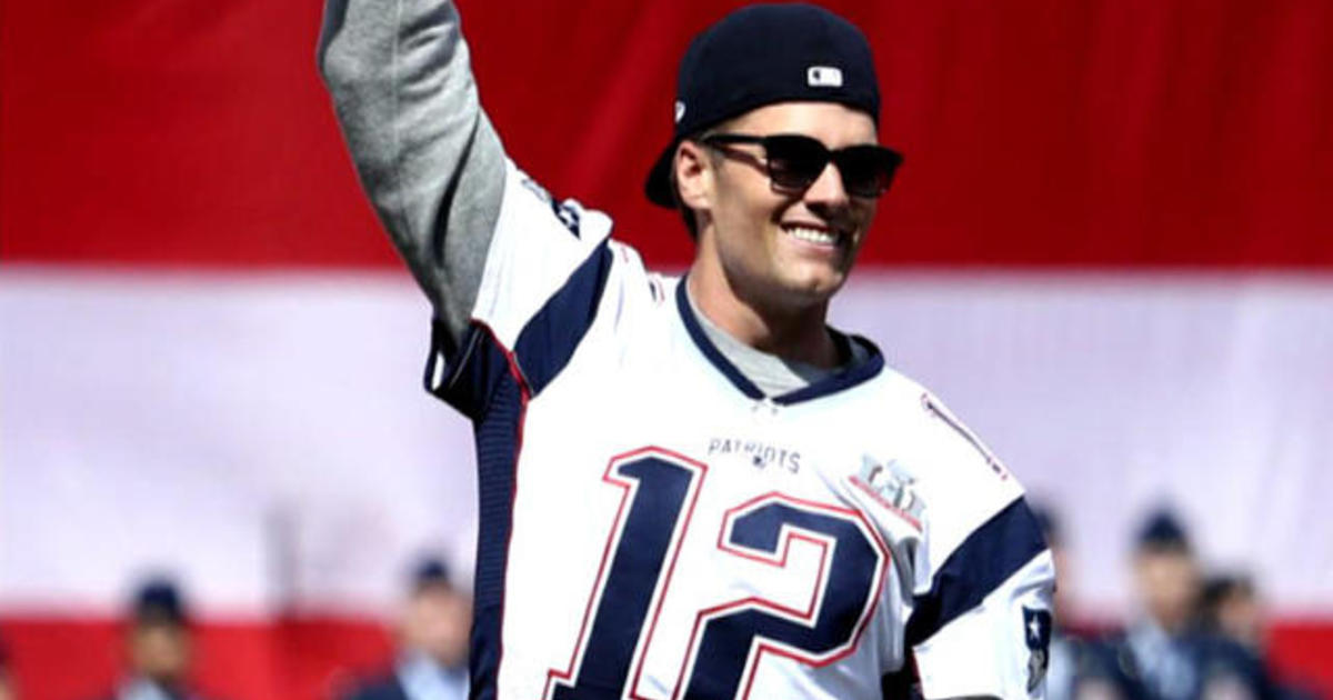 Tom Brady's autographed rookie card sells for record $3.1 million