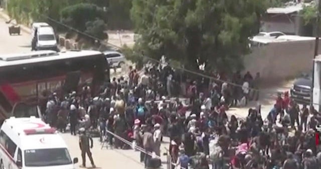 Rebels and civilians flee Damascus as Syrian regime clamps down