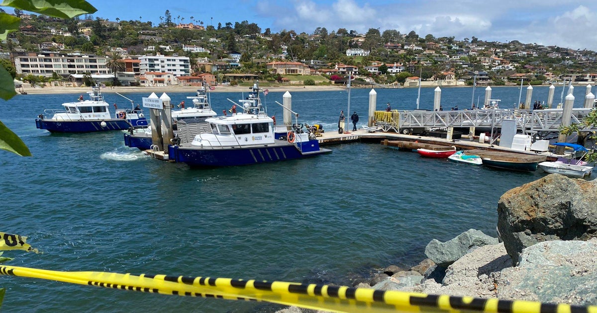 At least 2 killed and 23 others hospitalized when boat overturns off San Diego coast