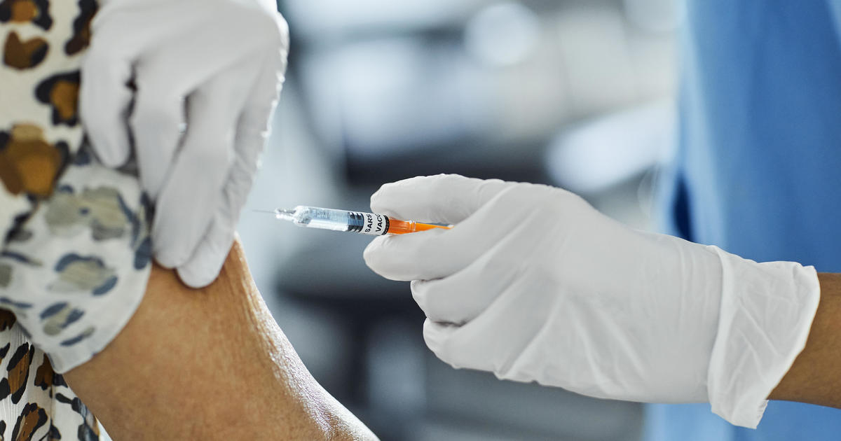 Retailer Saks requiring its workers to return to office vaccinated