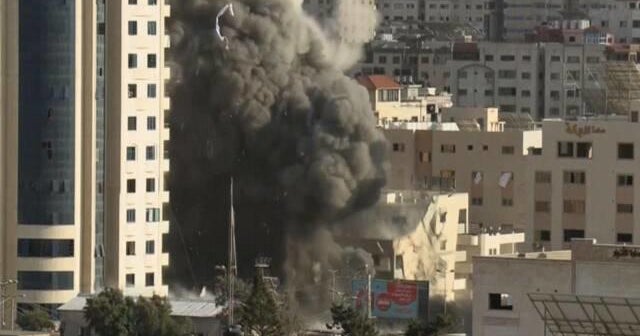 Ceasefire holds for second day despite close encounter between Palestinians and Israeli police